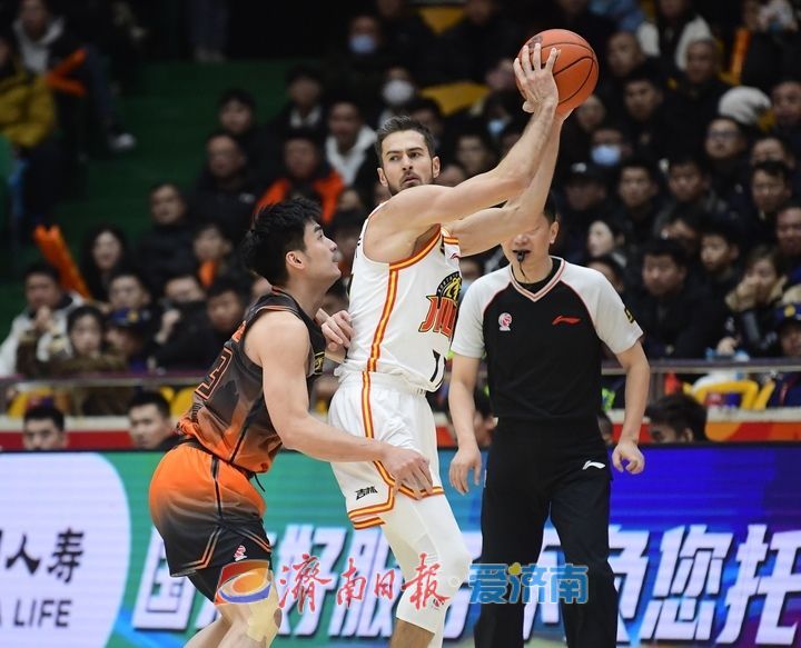 爱游戏官网网页版入口-CBA球员赛场上登场表现抢眼(cba球员赛场上登场表现抢眼吗)