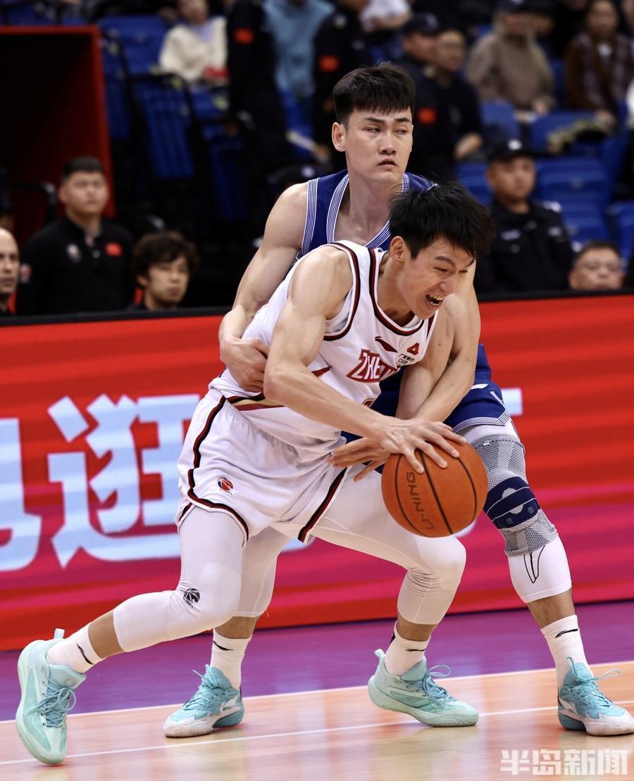 爱游戏入口-青岛黄海苦挂不敌，遭遇两连败的简单介绍