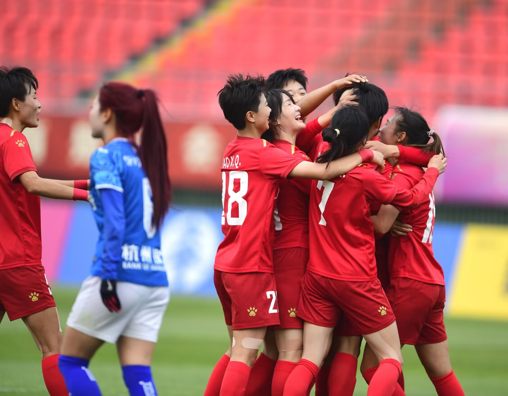 爱游戏登录入口-中国女足险胜强敌,气势如虹(中国女足险胜强敌,气势如虹的原因)