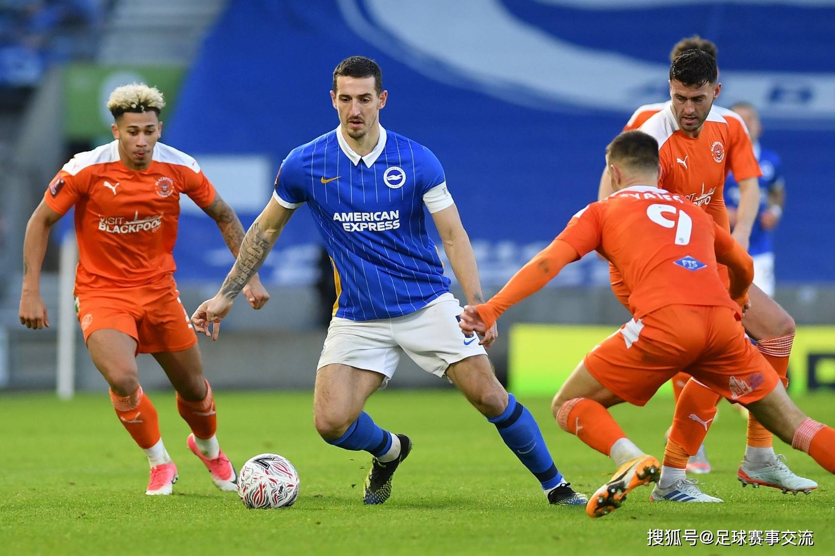 热门足球比赛再现精彩对决，实力对决，场面惊心动魄的简单介绍