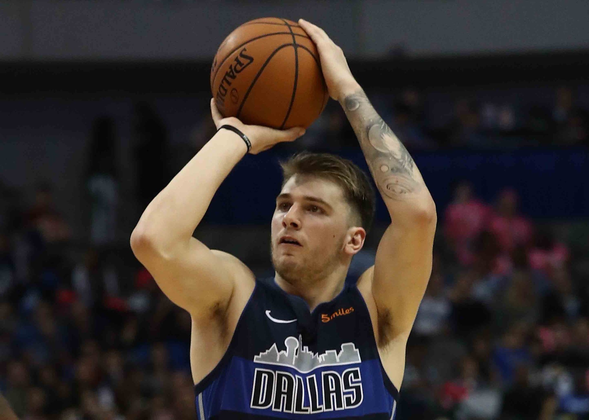 爱游戏在线-东契奇实力大爆发,一人独挑大梁