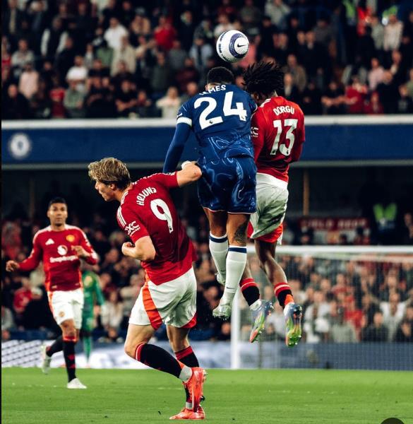 包含热刺客场失利，连续四场比赛未尝胜绩，欧战资格悬念重重的词条