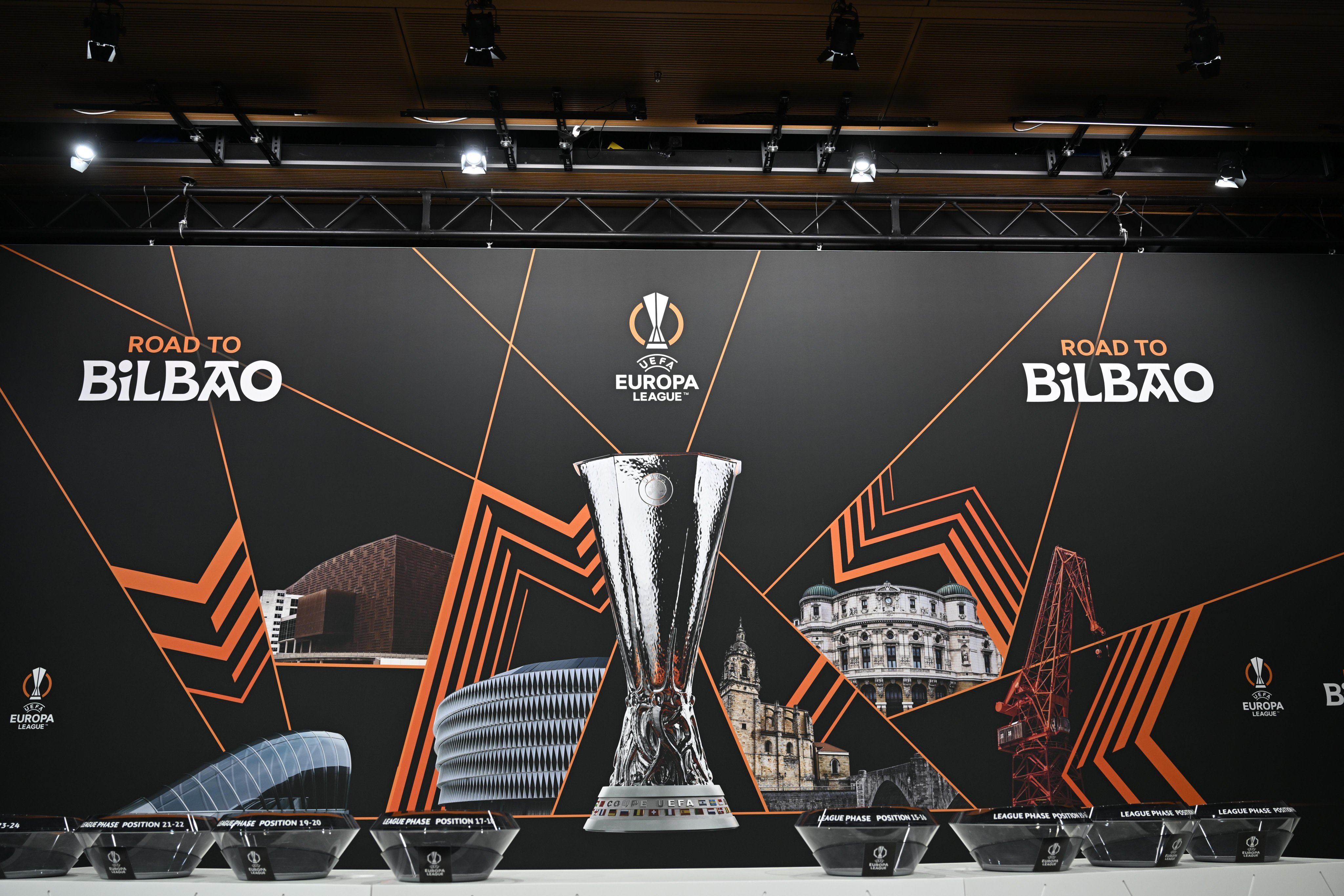 欧洲俱乐部联赛总决赛现场气氛火爆 欧洲俱乐部联赛总决赛现场气氛火爆