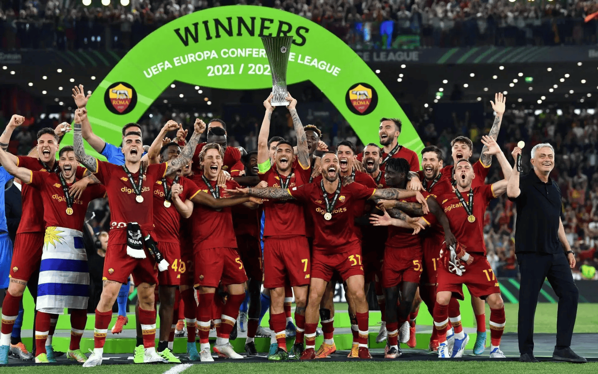 关于意大利豪门佛罗伦萨球员集体庆祝胜利的信息