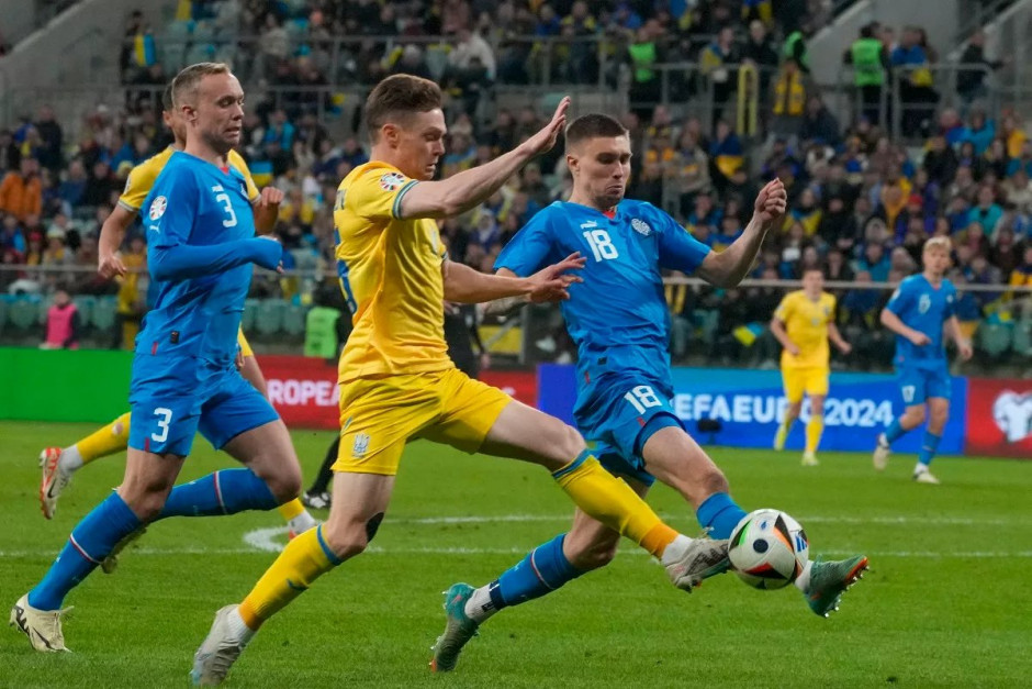 冰岛队在对阵罗马尼亚的比赛中取得胜利 冰岛队在对阵罗马尼亚的比赛中取得胜利