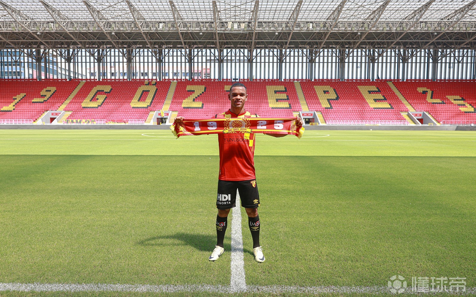 南安普顿前锋奋力进攻，却遭遇失利的简单介绍