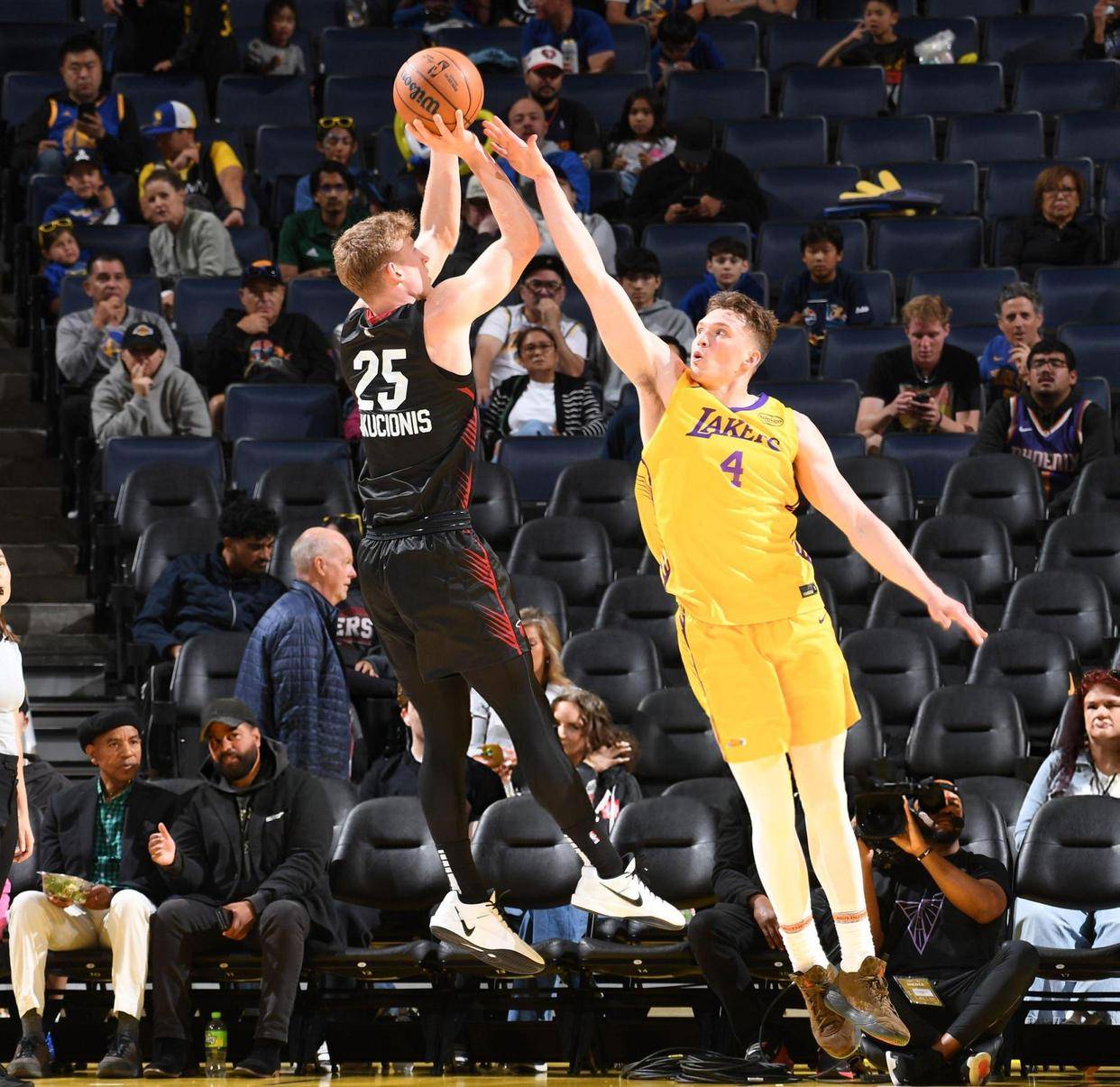 爱游戏登录入口-关于湖人逆势胜热火,总决赛揭幕战杀翻的信息