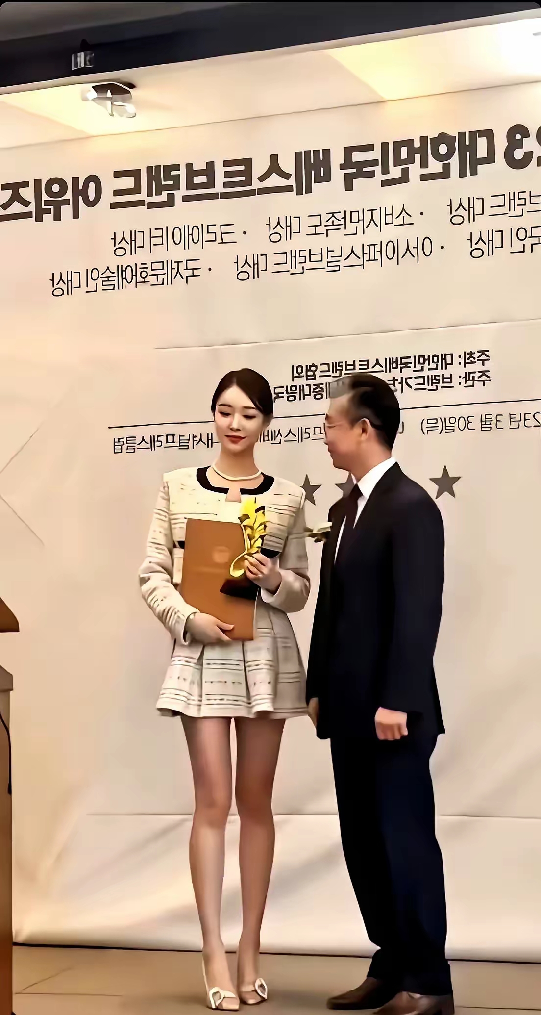 韩国运动员登上领奖台,实力超群的简单介绍 韩国运动员登上领奖台,实力超群的简单介绍