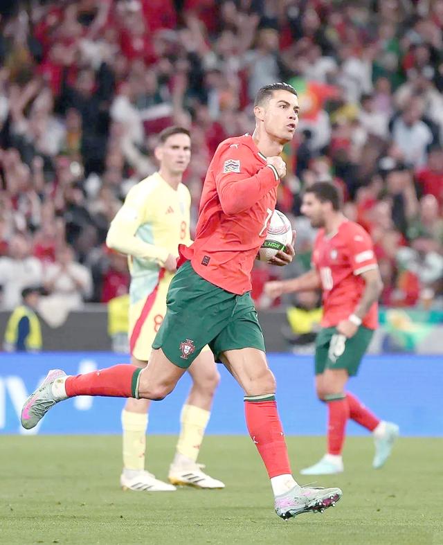 包含壮举连连！欧洲国家队在赛场上震撼全场的词条