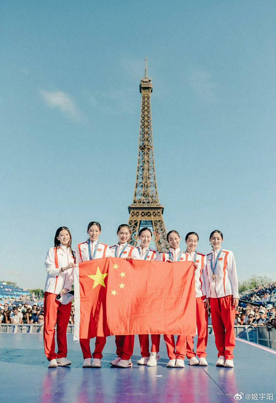 关于冠军队员场上表现力和默契程度令人惊叹的信息