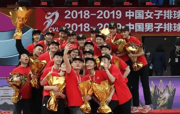 关于冠军队员场上表现力和默契程度令人惊叹的信息