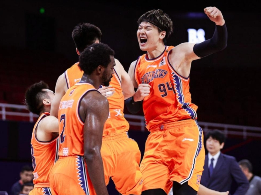 关于上海男篮客场告捷,终结连败的信息