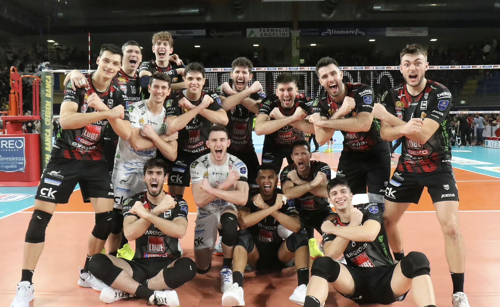 意大利代表团在排球比赛中实现横扫 意大利代表团在排球比赛中实现横扫