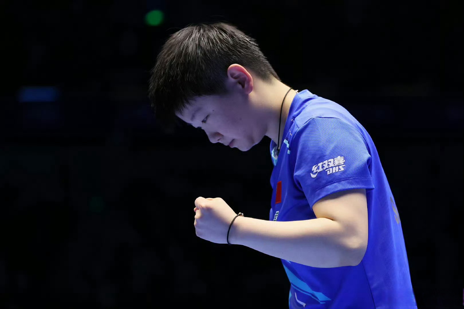 比赛中球员们的拼搏精神感动人心